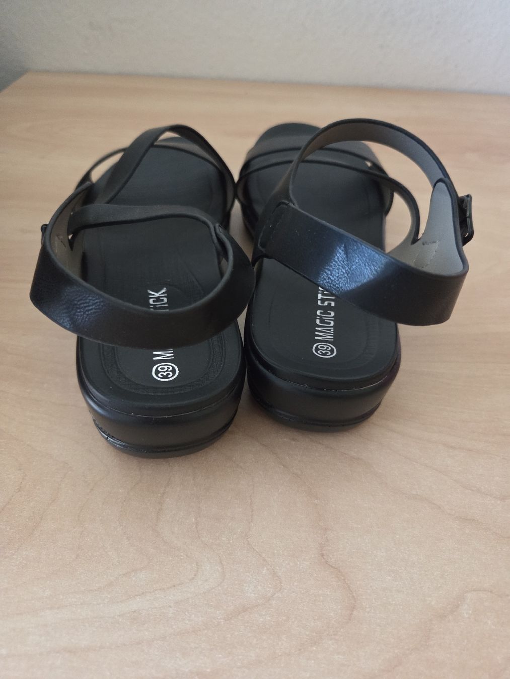 Scarpe da donna: Schwarze Kunstleder Sandalen Gr.39 Neu – Nuovo (secondo la descrizione) da Winterthur venduto da katzen07 1