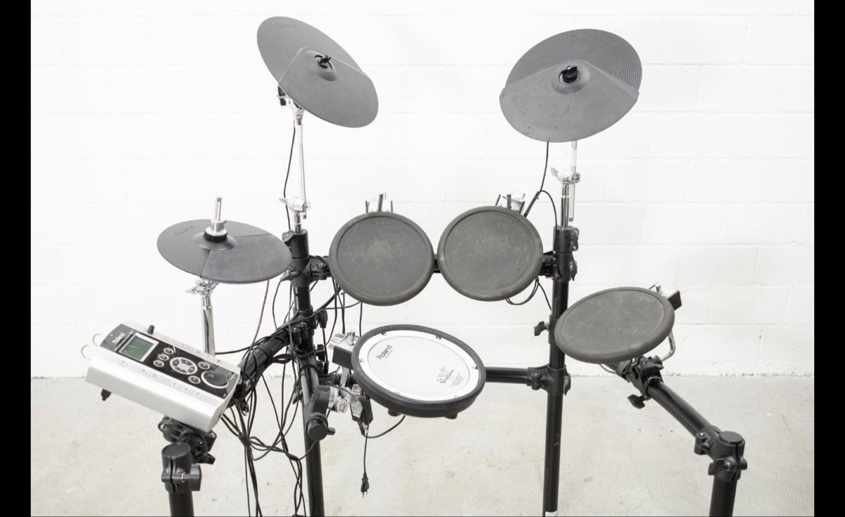 Roland Instruments de musique: E-Drum Set Roland TD-9 gebraucht – D'occasion à Stetten AG par Crnno47