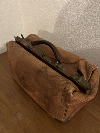Valise de médecin vintage en cuir