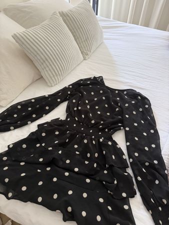 Kleid mit Punkten schwarz Langarm Grösse S guter Zustand