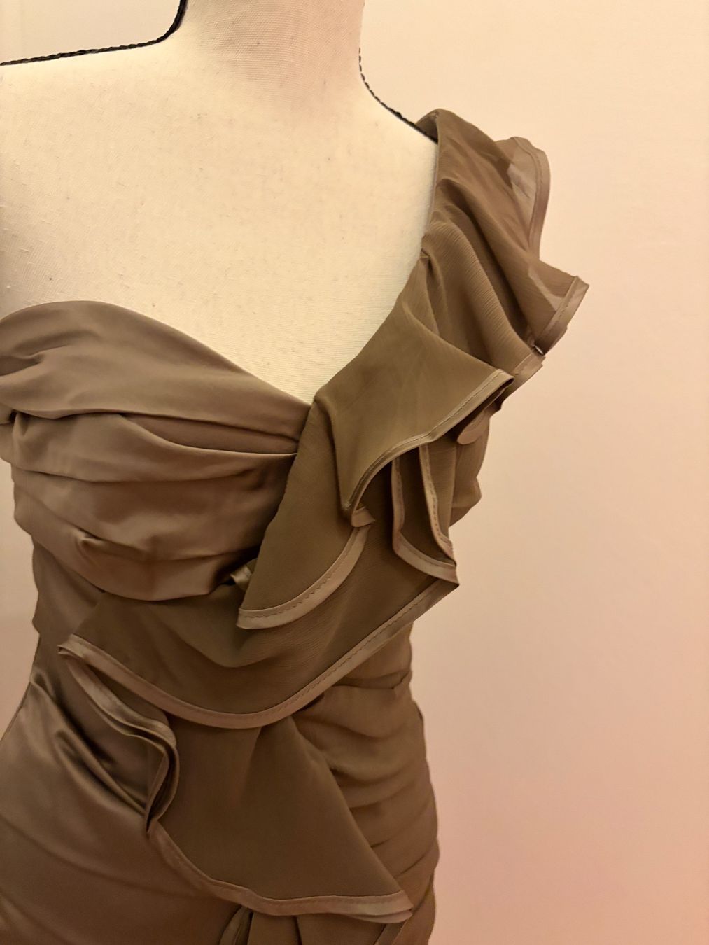 Vestiti: Rinascimento Kleid beige – Usato da Herisau venduto da Usuperman 1