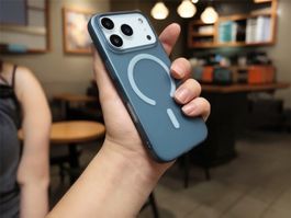 iPhone 17 Pro Hülle Blau Transluzent MagSafe + Privacy