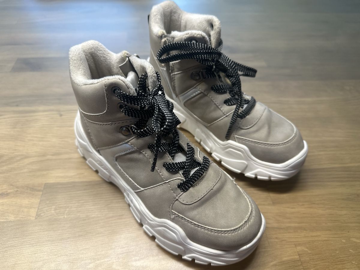 Herrenschuhe: Kinderschuhe 34 – Neu (gemäss Beschreibung) aus Aadorf von Kriscross