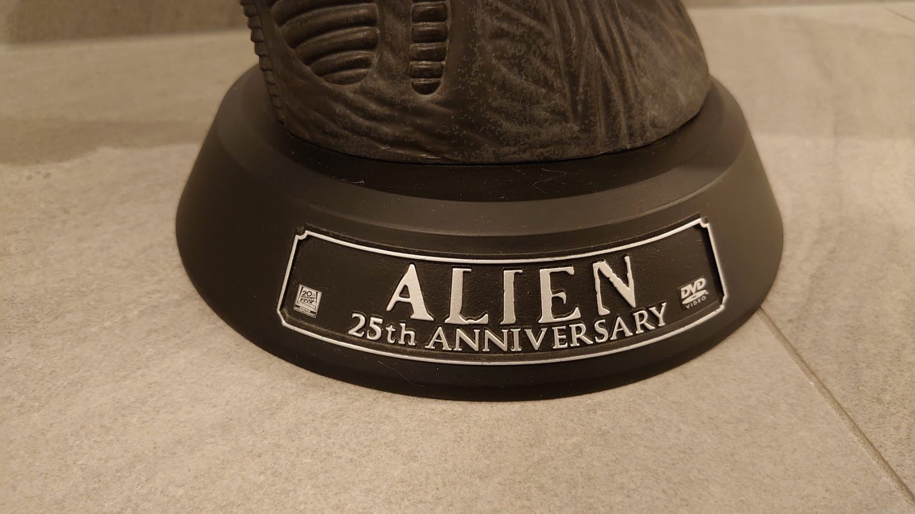 Sculture & Statue: Alienbüste Limited 25th Anniversary-Edition – Nuovo (secondo la descrizione) da Laufen venduto da ric_9vmm 2