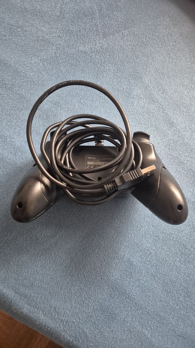 Trust Controller: Manette Trust – Usato da Corcelles-Payerne venduto da craveiro_in4k 2