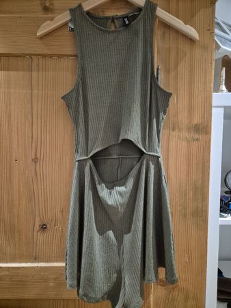 Jumpsuit in olivgrün, Grösse S, bauchfrei Top Zustand!