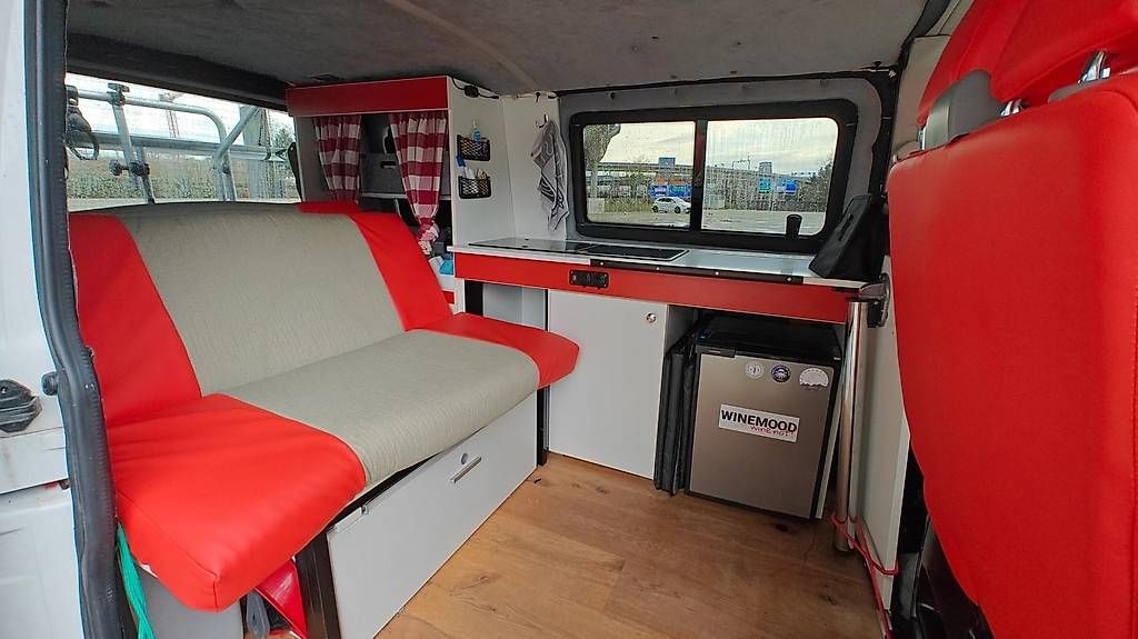 Autos: T5 Camper rot-weiss – D'occasion à Basel par Vilups 1