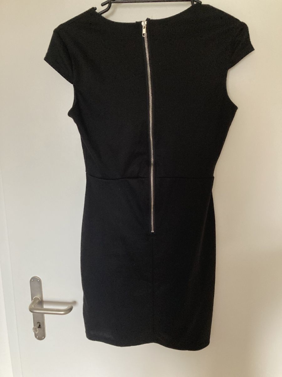 Kleider: Elegantes schwarzes Kleid Grösse M – Gebraucht aus Biberist von Nafena 1