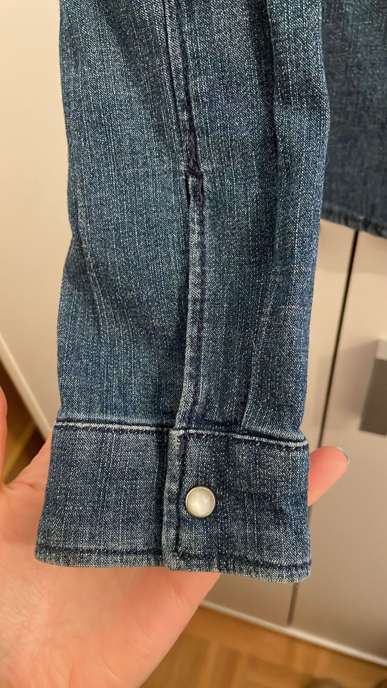 H&M Camicette: Jeans-Hemd Slim-Fit und elastisch von H&M – Usato da Winterthur venduto da GrobyK 4