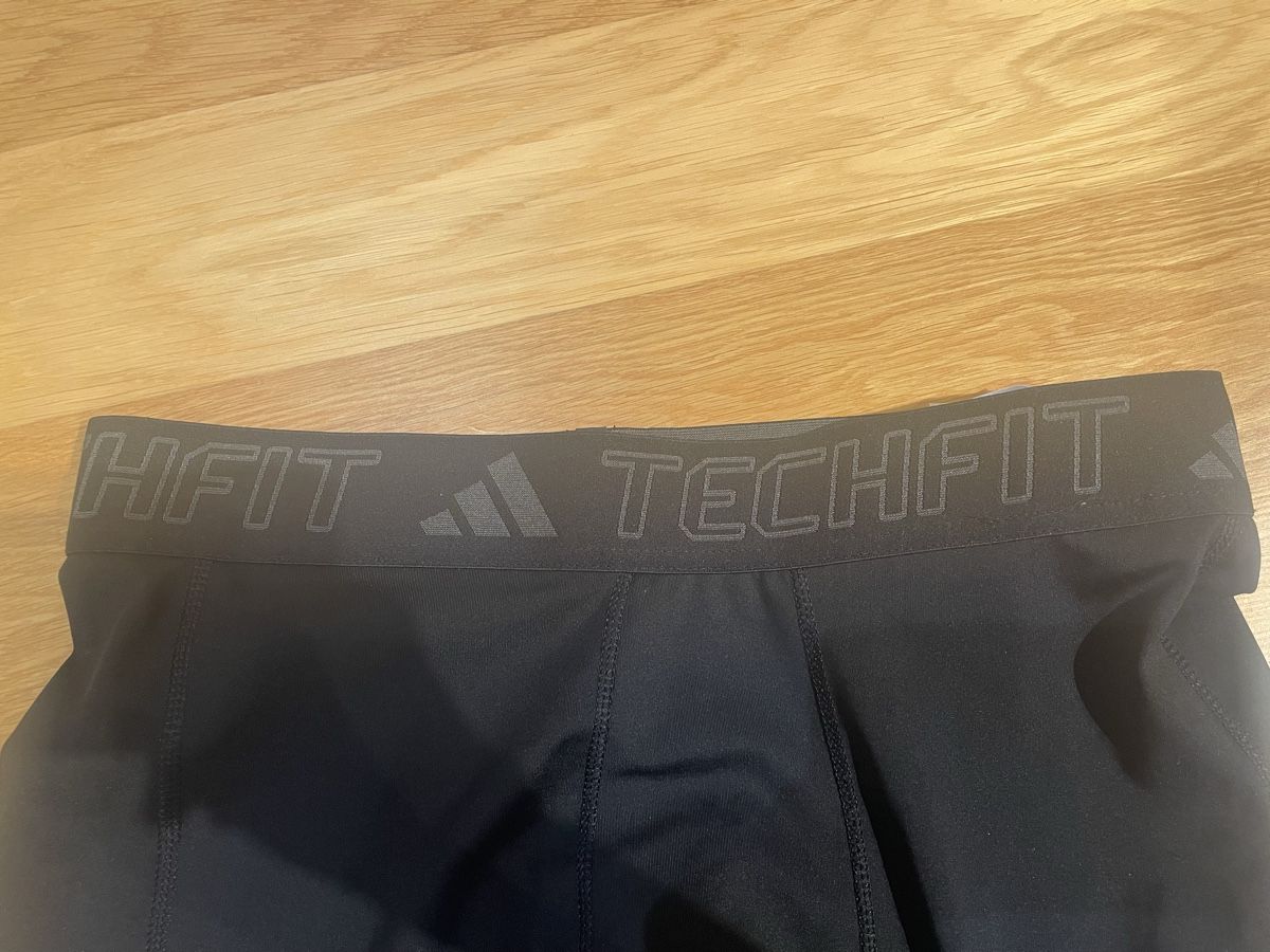 Adidas Pantaloni: Adidas Techfit Leggings L – Usato da uster venduto da 2017c 2