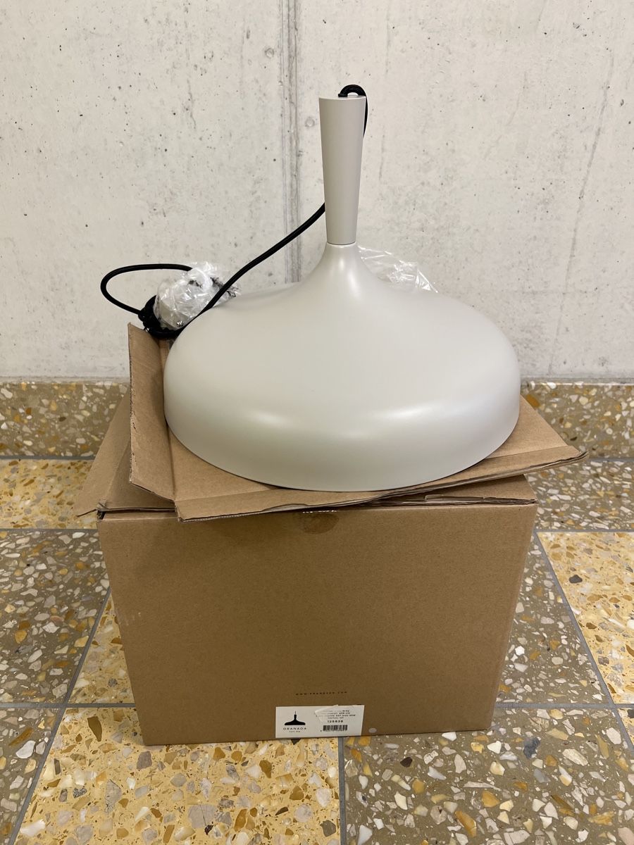 Lampadari & plafoniere: New & Stylish Table Lamp - Modern Design, Grey – Nuovo e nell'imballaggio originale da Wädenswil venduto da crazysailor