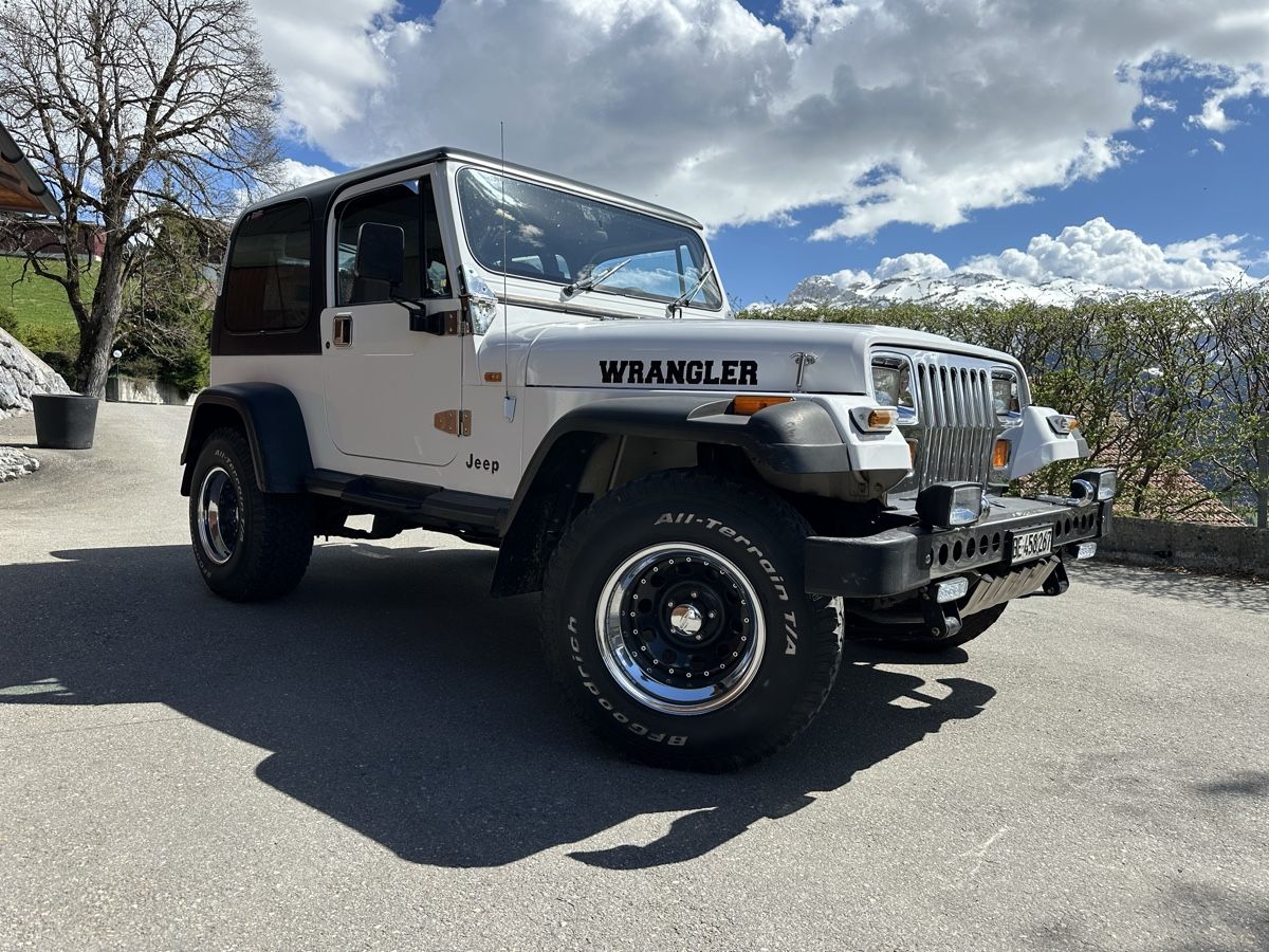 Jeep Automobili: Jeep Wrangler 4.0 – Usato da Lenk im Simmental venduto da Case370