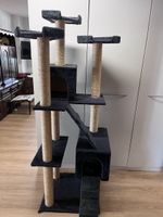 Kratzbaum schwarz mit mehreren Ebenen und Höhlen gebraucht
