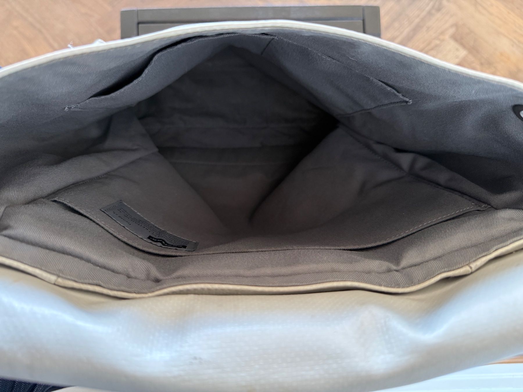 Freitag Sacs à dos: Freitag Rucksack hell grau – D'occasion à Zürich par Midcentury 5