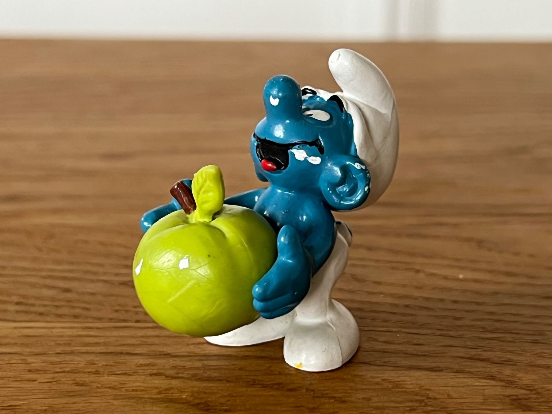 Figurines: Schlumpf mit Apfel peyo – D'occasion à Ennetbaden par mapa05