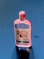 Baby-Badezusatz (Baby Wash) für Puppenstuben. Kunststoff.