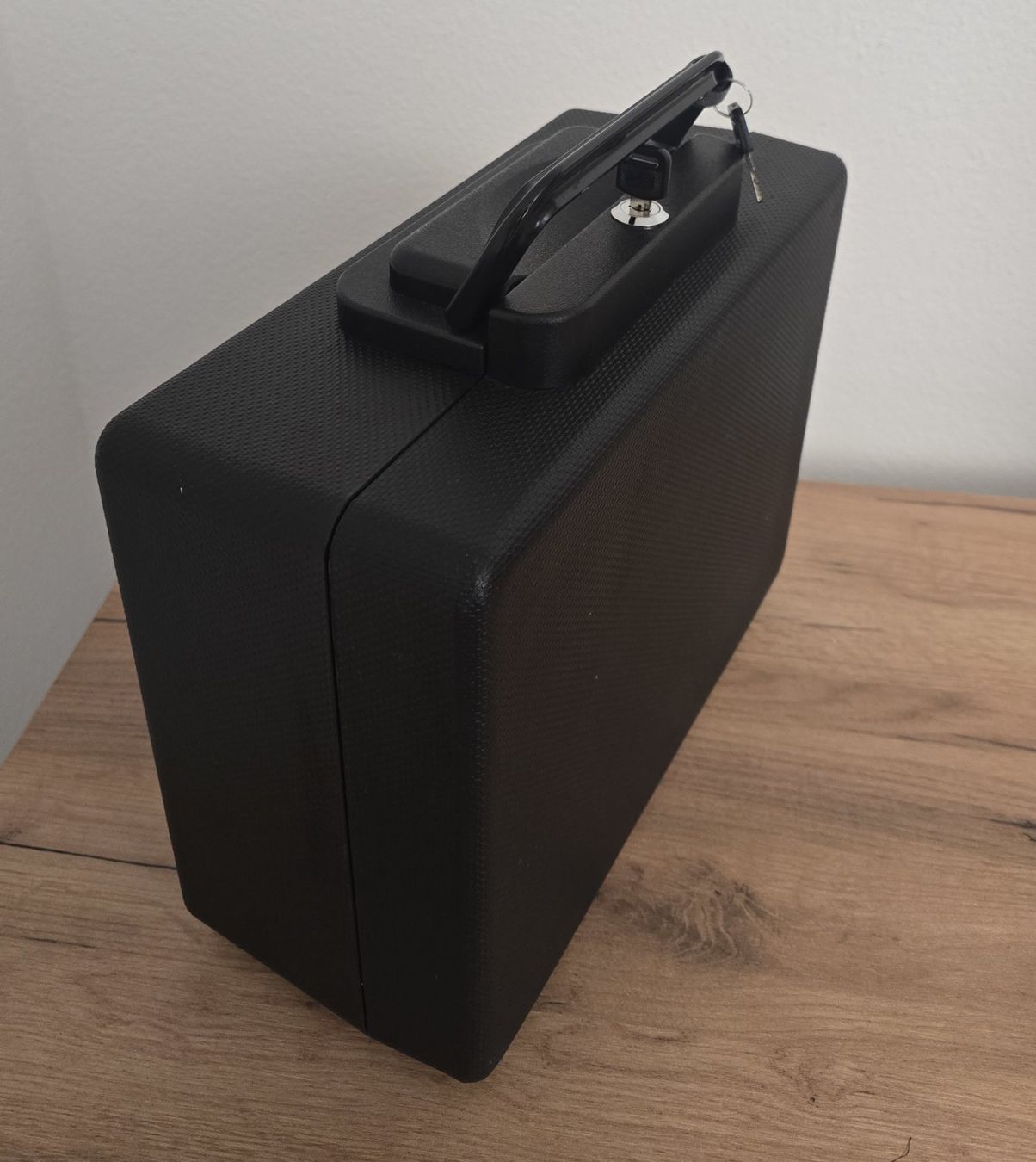 Accus, Chargeurs & Blocs d'alimentation: RC Modell Akku Sicherheitskoffer – D'occasion à Bellmund par Adn 1