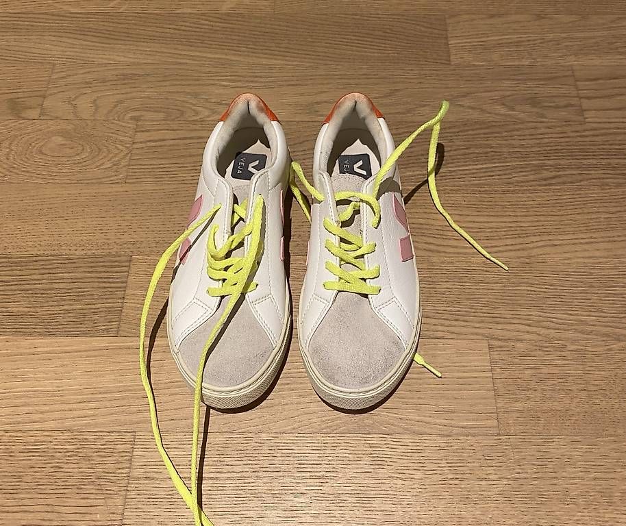 Schuhe für Mädchen: Veja Turnschuhe Grösse 36 – Gebraucht aus Volketswil von Britt_2022 1