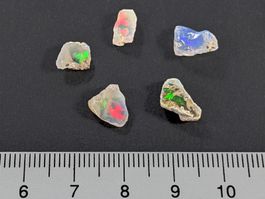 Opal - Äthiopischer Welo Opal roh 8 bis 11mm 5Stk. 4.55ct