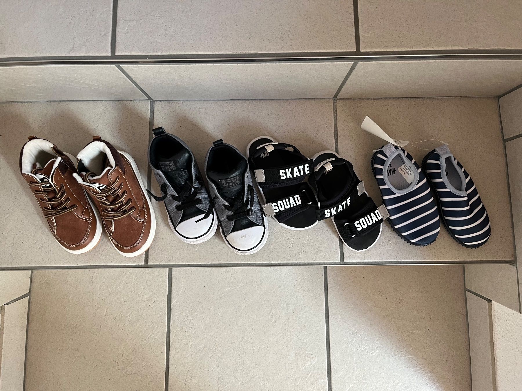 Scarpe per ragazzi: Schuhe Sommer/Herbst Gr. 24 – Usato da Thörigen venduto da nic_kf6l 1