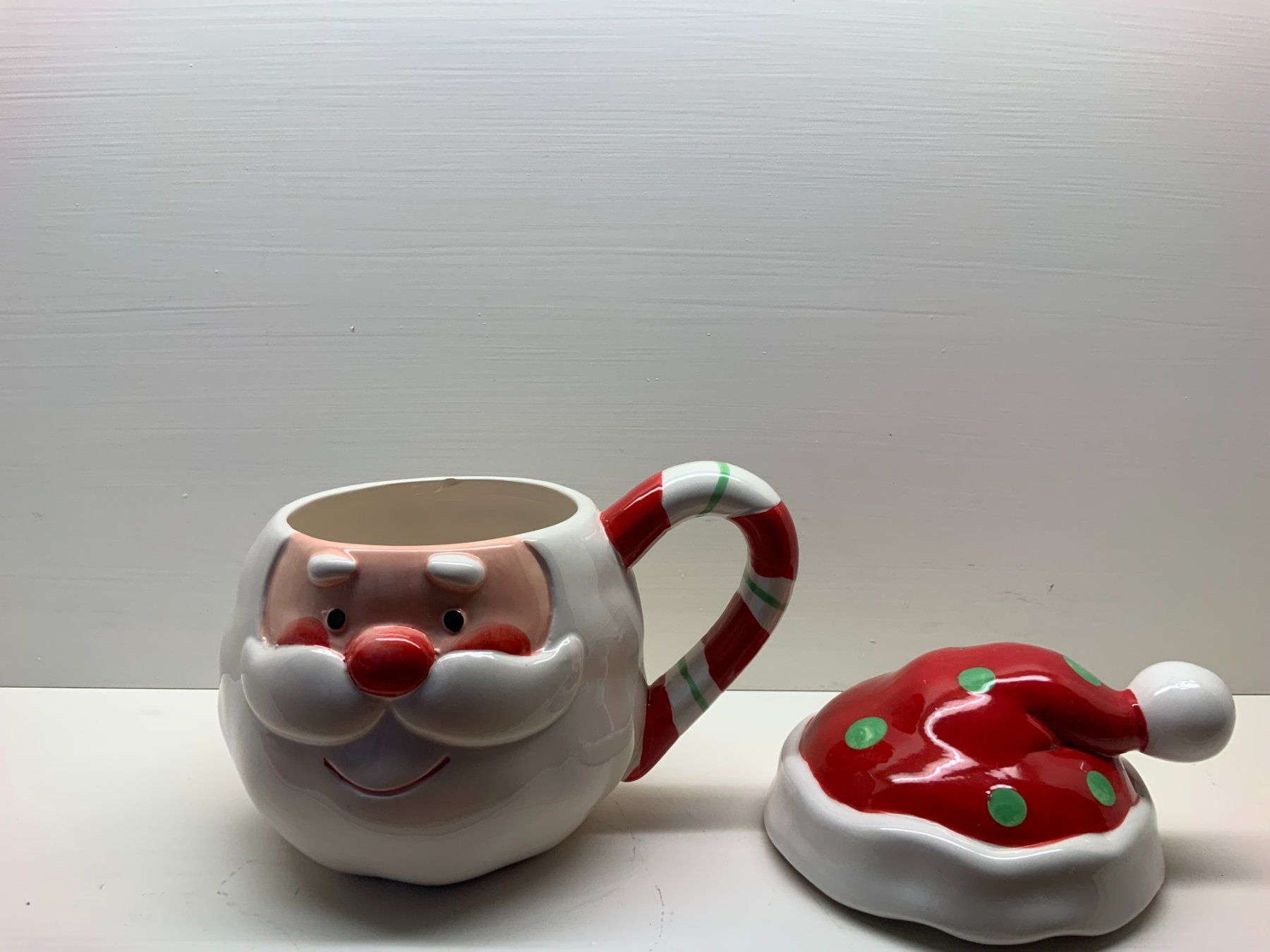 Tazze: Samichlaus-Tasse aus Keramik mit Deckel – Usato da Rickenbach LU venduto da Spalierelger 1