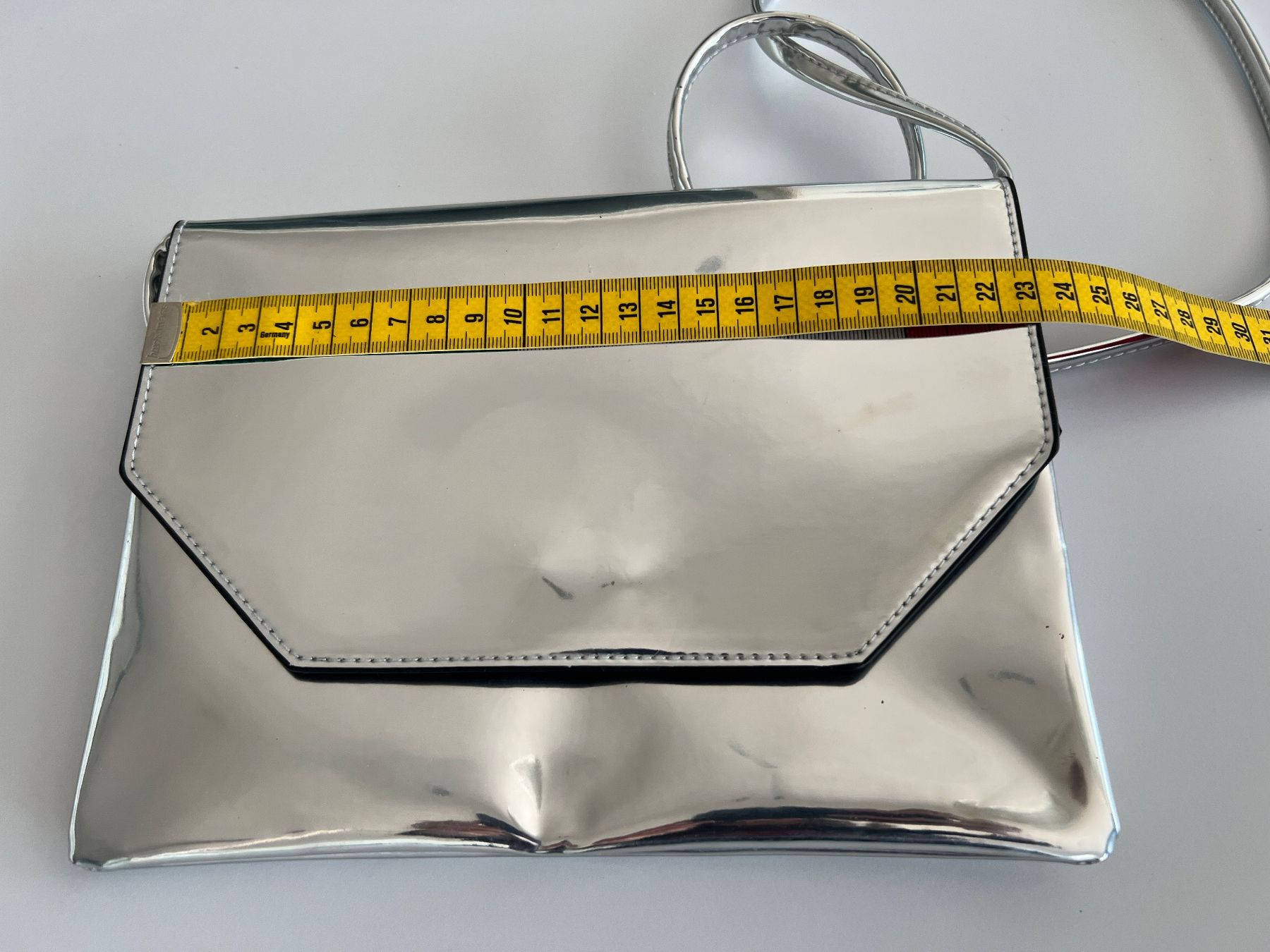 Borse da donna: Umhängetasche Clutch silber klein – Usato da Büetigen venduto da Jabo 4