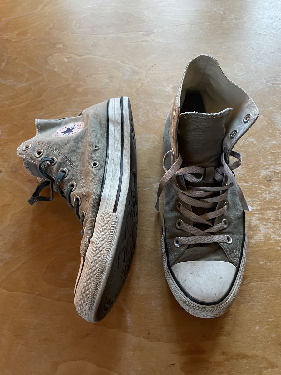 Converse Scarpe da uomo: Ausgetragene Converse All Stars High, Graue, Gr. 43 – Usato da Unterseen venduto da marijn