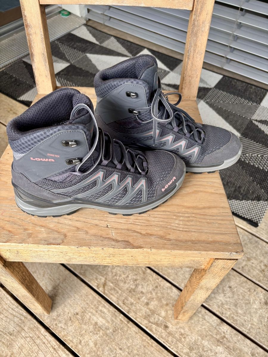 Lowa Damenschuhe: LOWA Wanderschuhe – Gebraucht aus Duggingen von Petrof 1