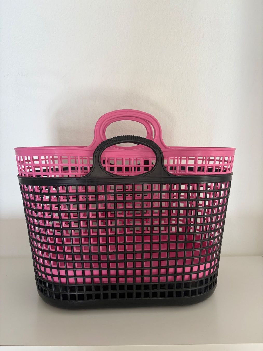 Sonstiges für Haushalt & Wohnen: Einkaufskorb – schwarz oder pink – Gebraucht aus Lenzburg von kgei