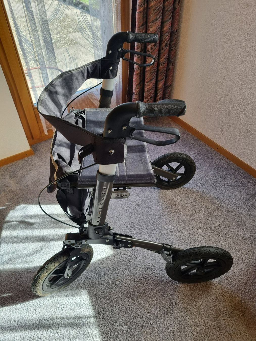 Aides à la marche: Rollator – D'occasion à Rheinklingen par Weinberg14 2