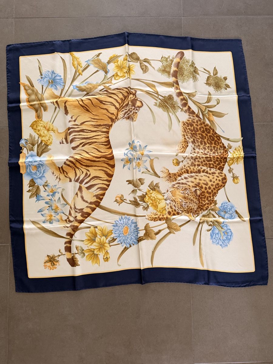Salvatore Ferragamo Foulards, Tücher & Schals: Ferragamo silk scarf – Gebraucht aus Winterthur von Wavaa