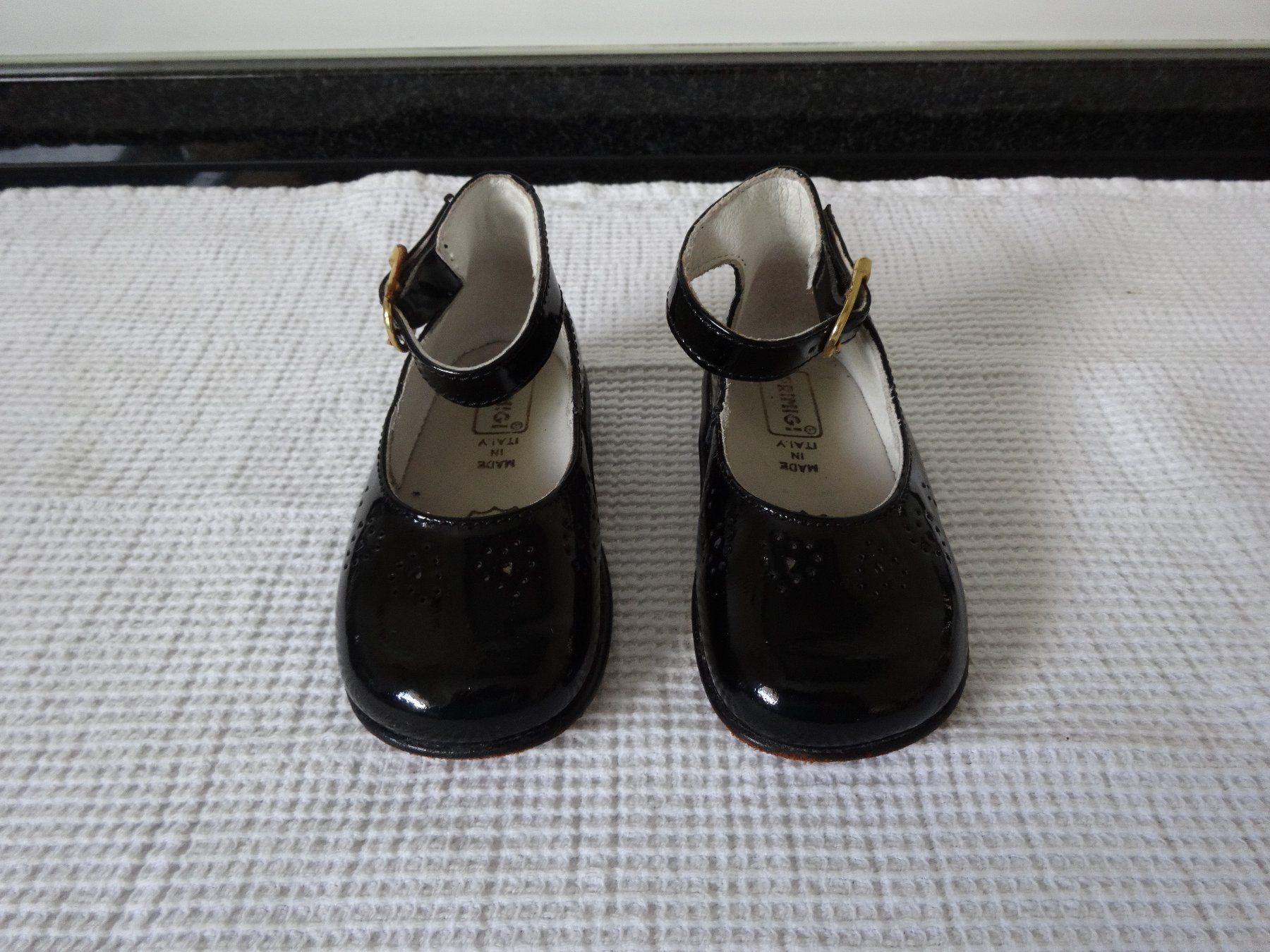 Scarpe per ragazzi: Schwarze Lack Kinderschuhe Primigi Gr 20 – Usato da Neerach venduto da jenny062