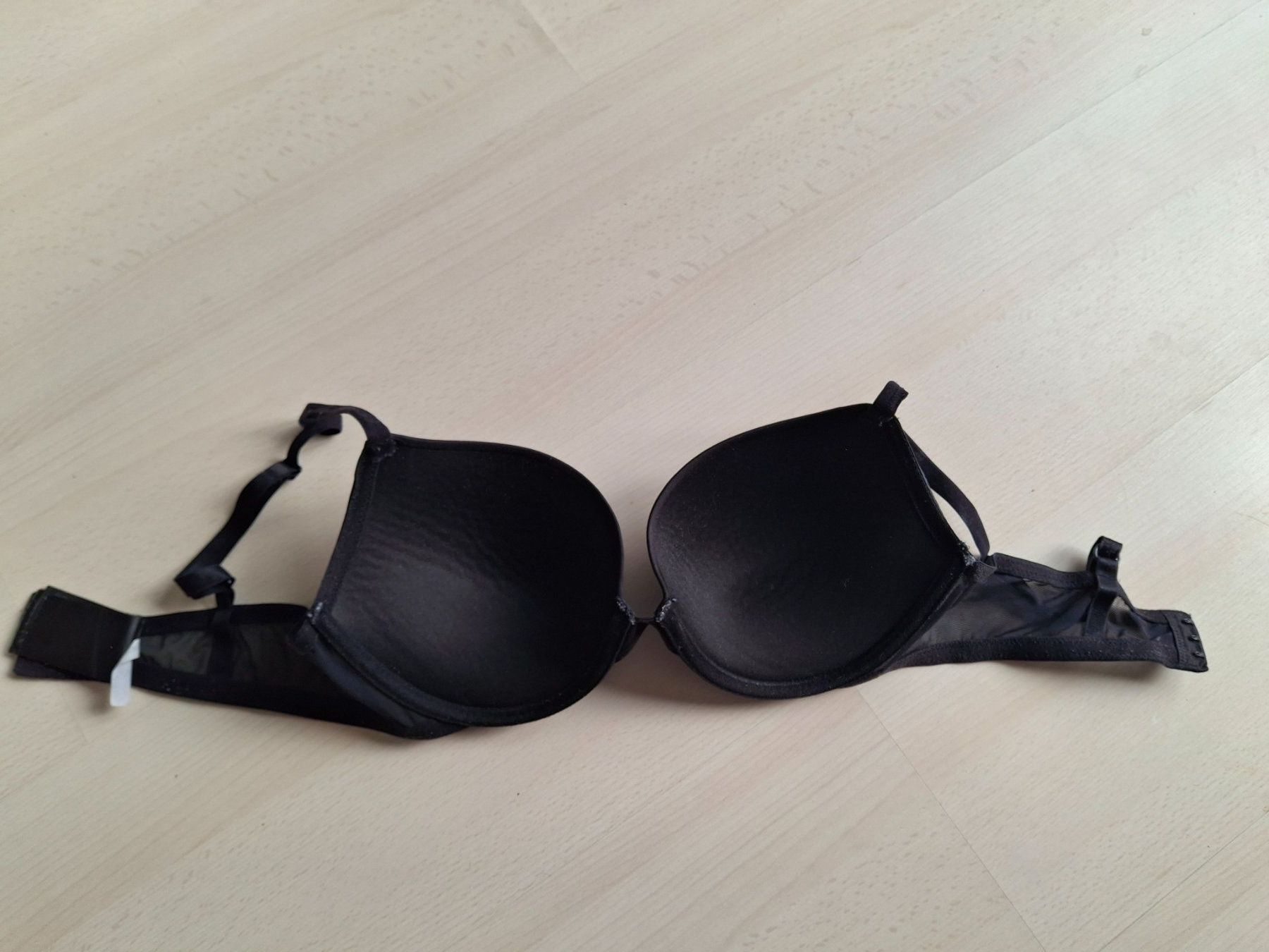 Altra biancheria intima: Schwarzer Träger-BH, Push-up, Grösse 75D – Usato da Walterswil SO venduto da mel_5b2h 1