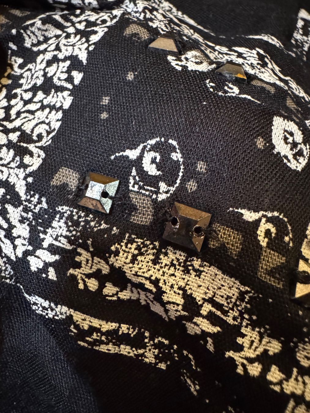 Cecil Foulards, Tücher & Schals: Schöner Schlauchschal Loop mit Steinen von Cecil – Gebraucht aus Grosswangen von shoes.bags.and.co 5