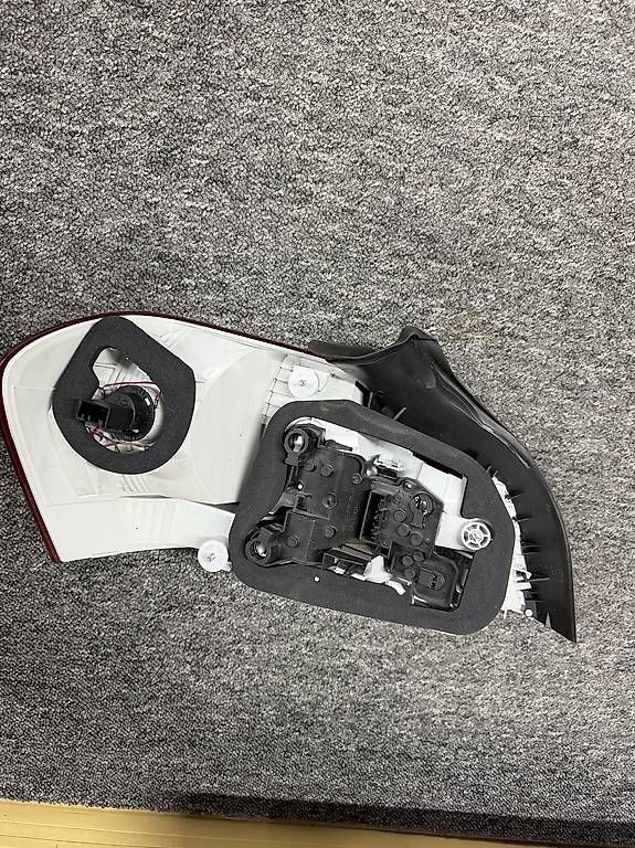 Fari: BMW 1er E82/E88 Original Hella Rückleuchten Set – Usato da Hinwil venduto da Ram1ajeti 1