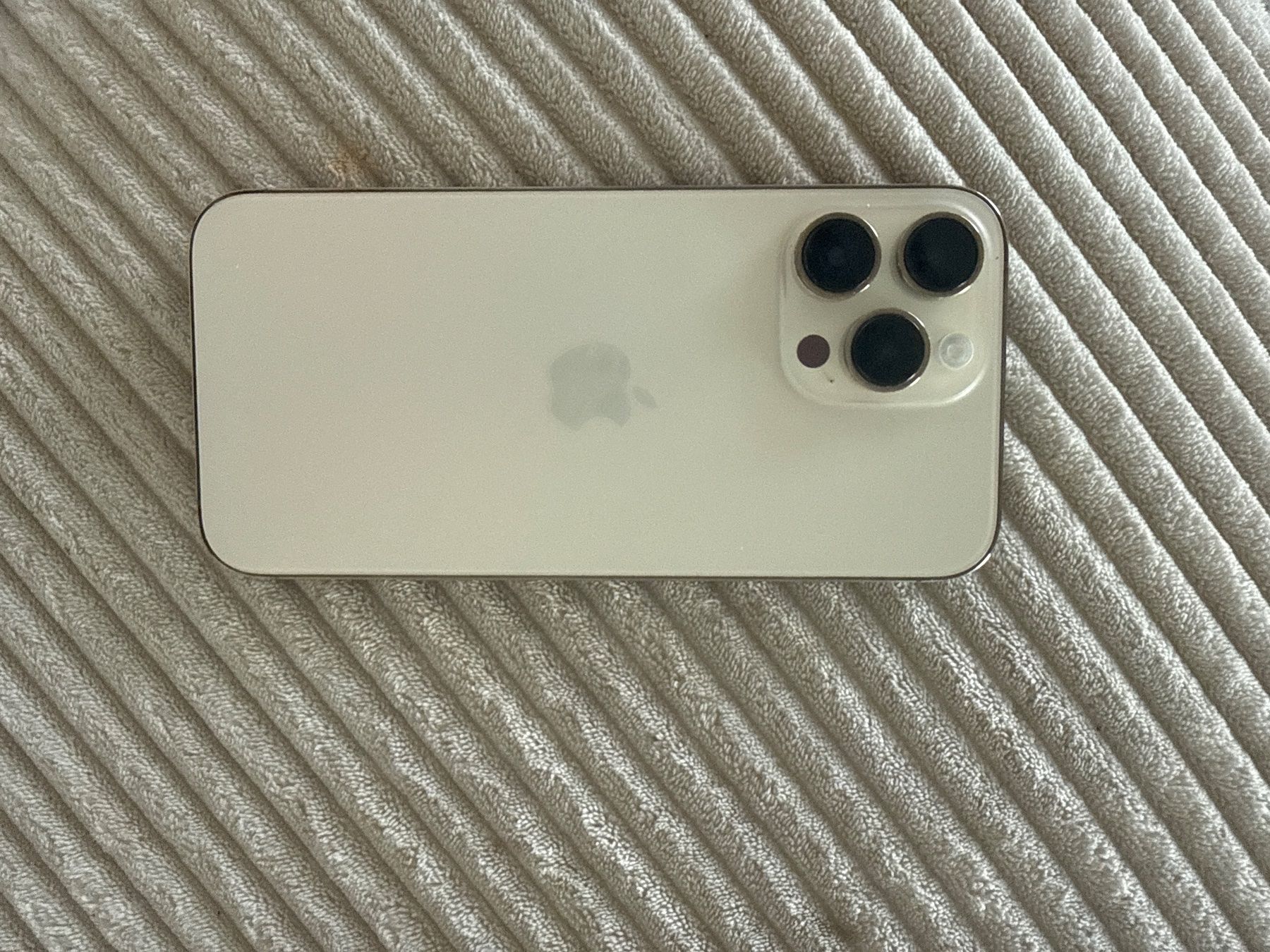 Handys / Smartphones: iPhone 14 Pro Max défectueux – Gebraucht aus Fribourg von zos_829y