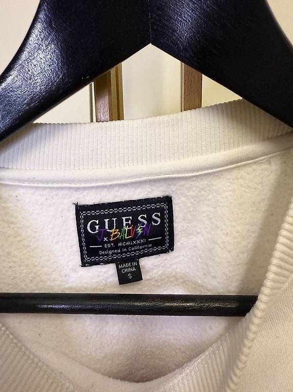 Pulls & Sweat-shirts: Guess / J Balvin Pullover Grösse S – D'occasion à Zürich par Jonathan_Strazzella 1