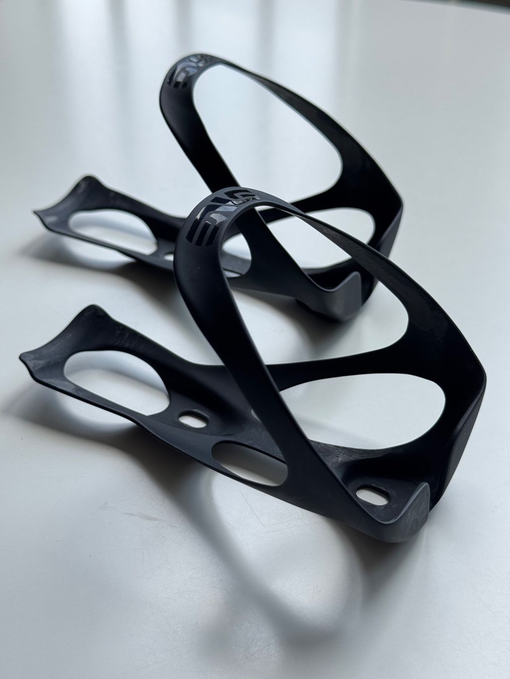 Enve Pezzi di ricambio: 2x ENVE Carbon Bidonhalter – Usato da Bern venduto da jkk_trl8