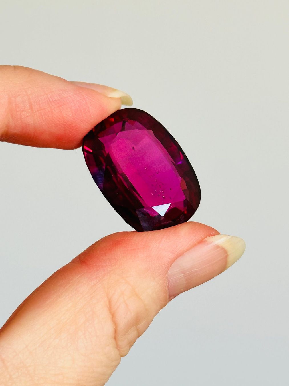 Pietre preziose: 47.35 Ct Certified Loose Gemstone – Nuovo e nell'imballaggio originale da Genève venduto da AWWA 1