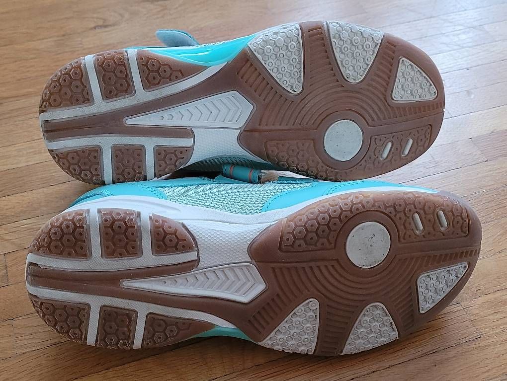 Scarpe per ragazzi: Neue Hallenschuhe, Gr. 34 – Nuovo (secondo la descrizione) da Zürich venduto da Cologna 1