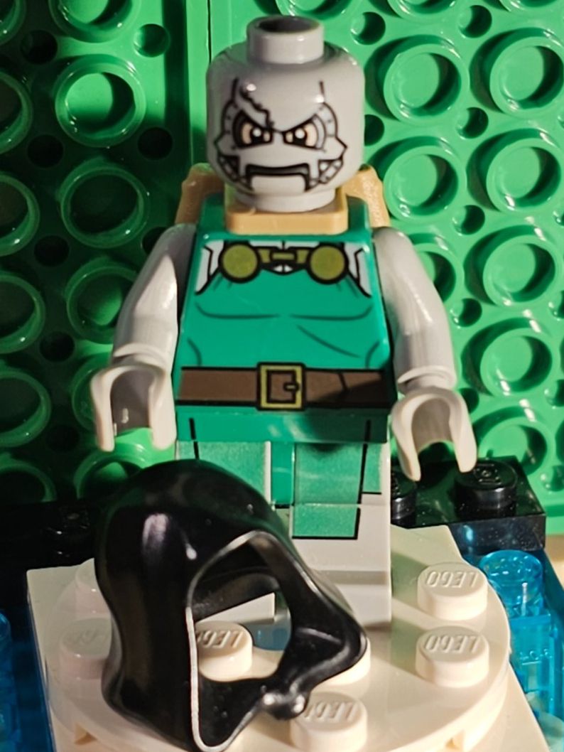 Lego Figurines: LEGO Minifigur Dr. Doom gebraucht – D'occasion à Oberuzwil par Peppi56