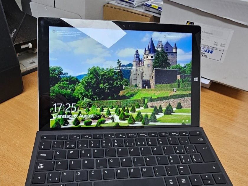 2014 Microsoft Surface Pro 3 Con Intel Core I5-4300U (12-pollici, 8GB RAM, 256GB SSD) (Ricondizionato - Foto 3