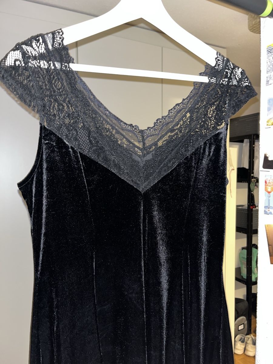 Vestiti: Schwarzes Samtkleid – Nuovo (secondo la descrizione) da Jona venduto da car_6sp9 1