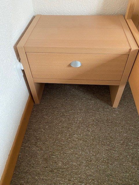 Lits: Bett mit 2 Nachttischen – D'occasion à Ostermundigen par bau_h9wl 4