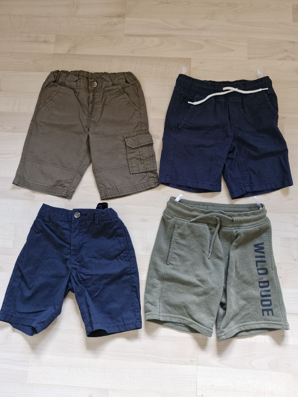 C&A Kleiderpakete & -sets: Kurze Hosen Gr.110 – Gebraucht aus Disentis/Mustér von epa_862v