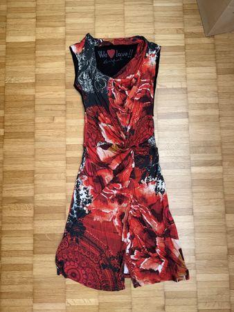 Kleid Desigual rot gemustert Grösse S 💃