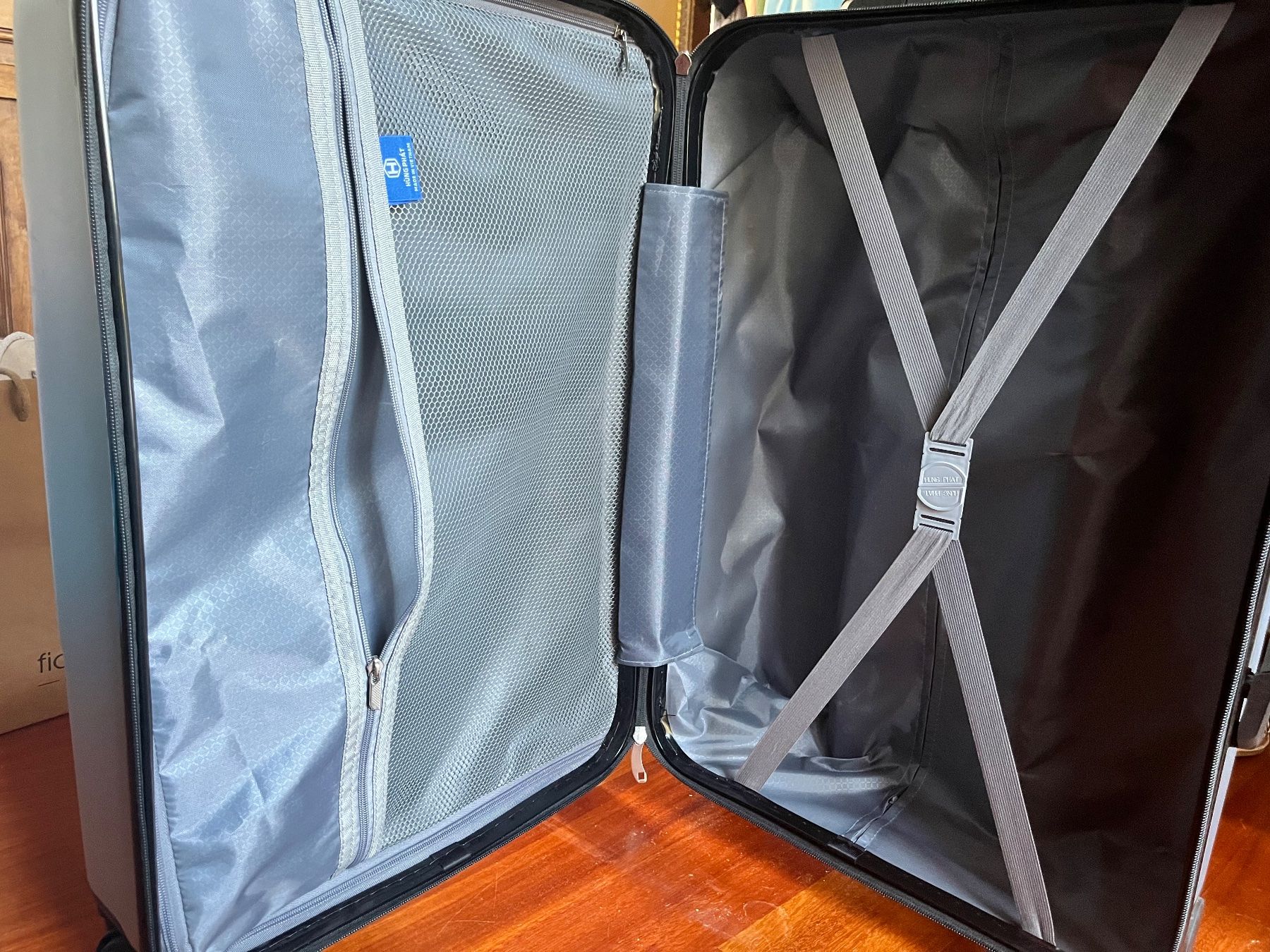 Valigie: Grauer Reisekoffer mit Rollen – Usato da Zürich venduto da BBET2025 5