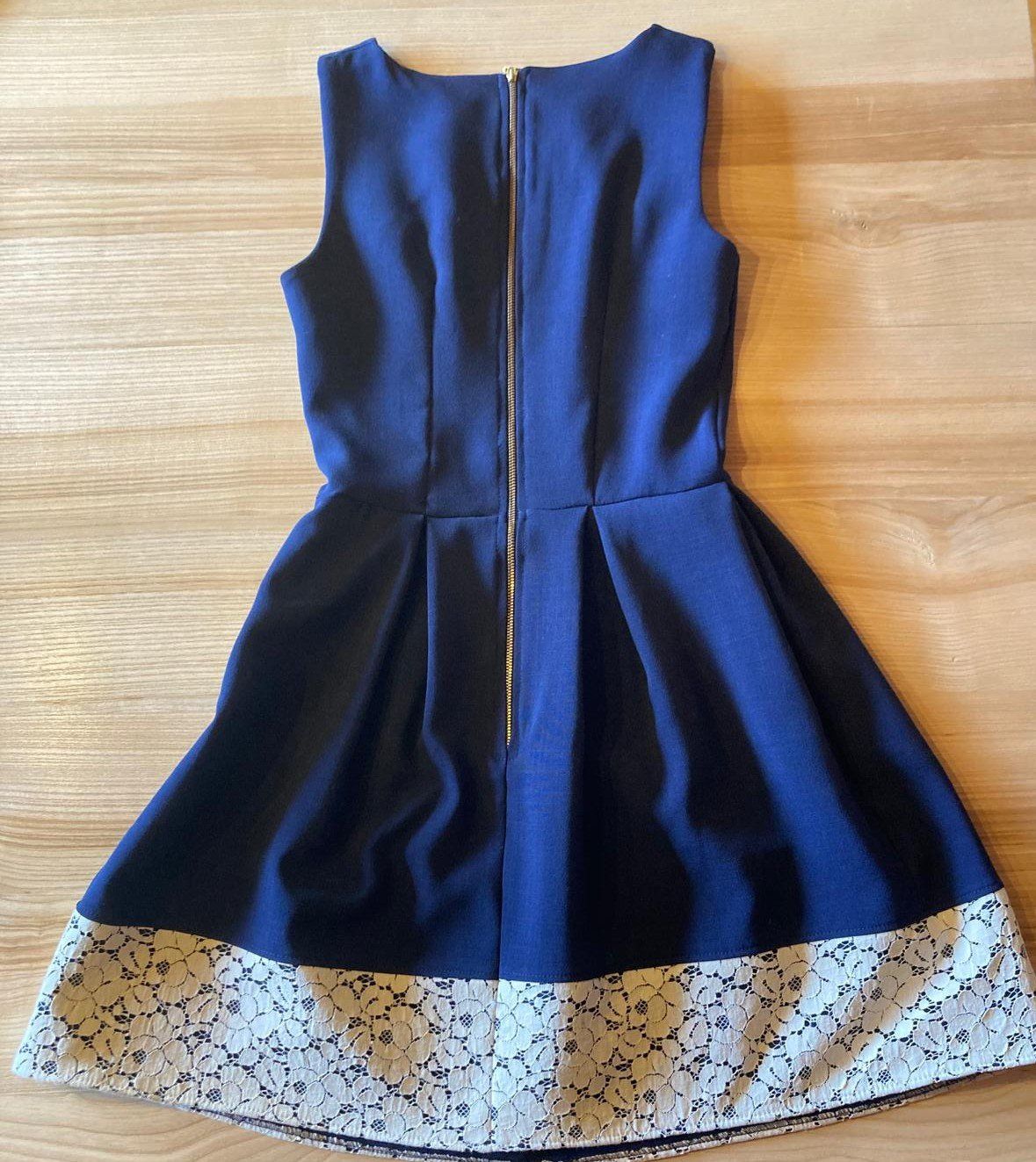 Vestiti: Kleid in Navyblau mit Spitzenbesatz – Usato da Gossau SG venduto da cor_22zp 1