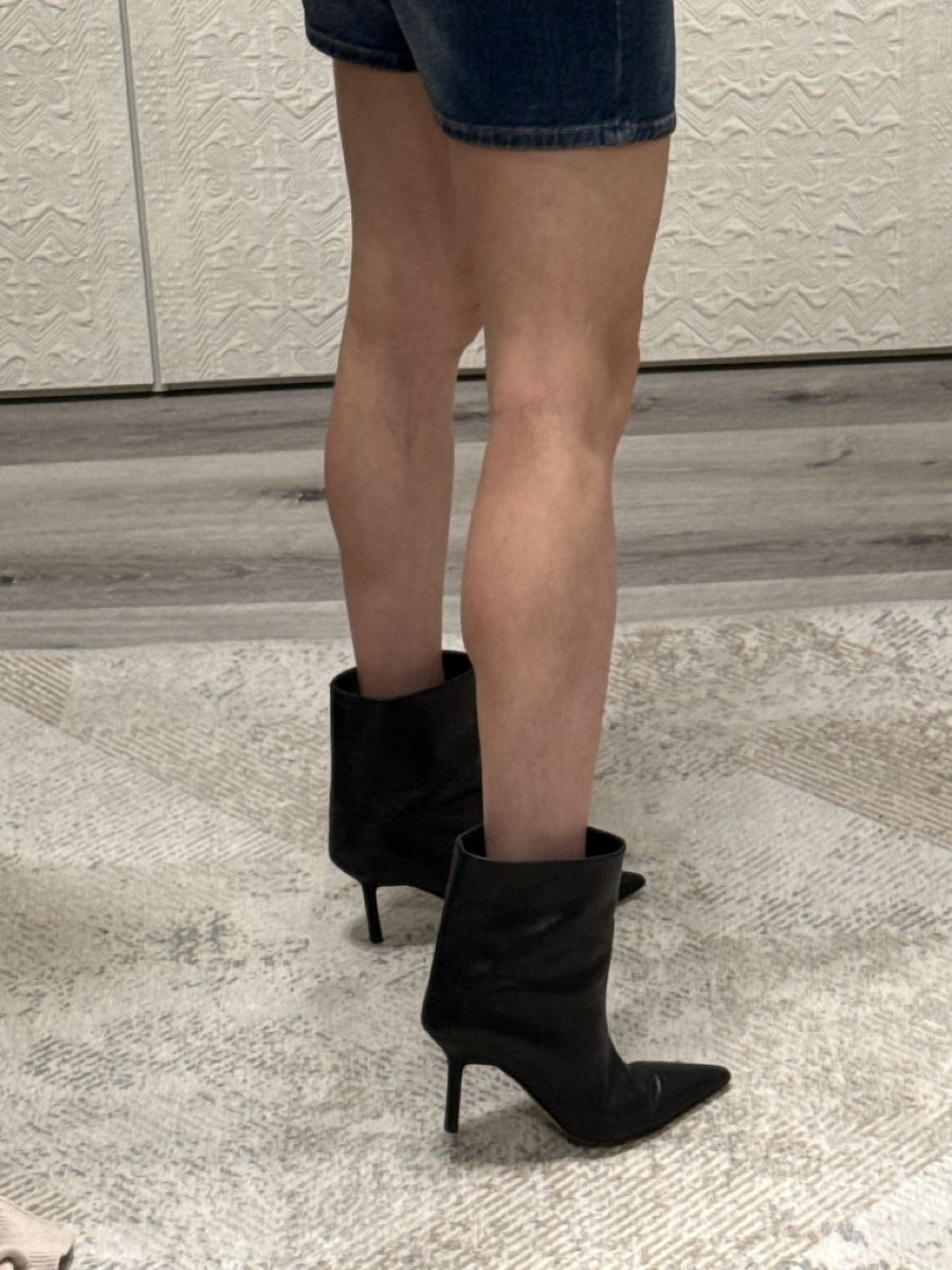 H&M Scarpe da donna: H&M Black Leather Ankle Boots, Pointed, Size 39 – Usato da Biel/Bienne venduto da TanyaM02