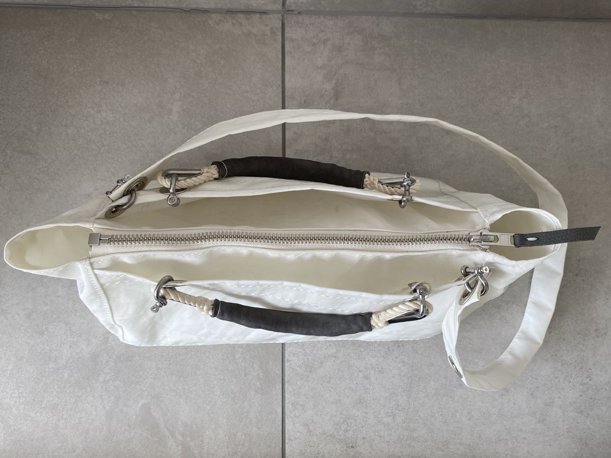 Borse da donna: Sac en voile recyclée - PIÈCE UNIQUE – Nuovo e nell'imballaggio originale da Vétroz venduto da clc_6cdz 2